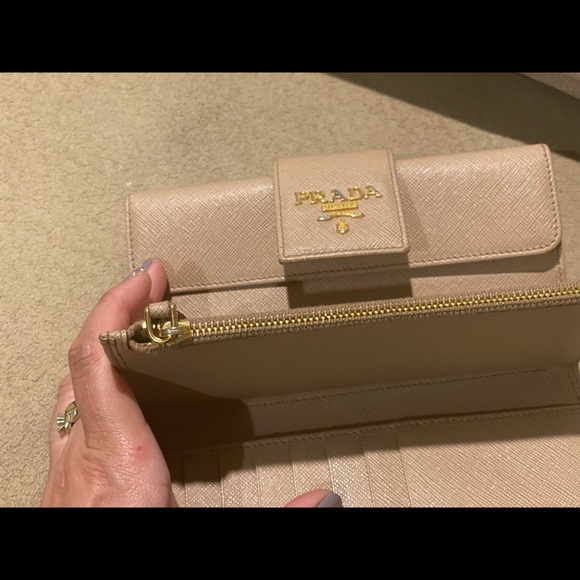 💯 % Auth Prada saffiano wallet cameo beige - Picture 9 of 13